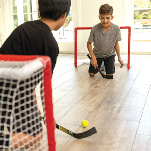 SKLZ Pro Mini Hockey – mini set za hokej s 2 gola, 2 palice i lopticom